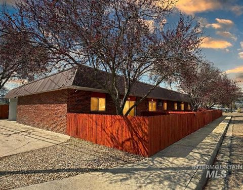 Photo of 160 NW 3rd Ave, Ontario, OR 97914 (MLS # 98982141)