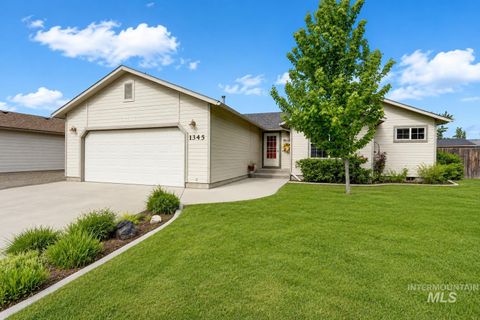 Photo of 1345 Rosewood St, Mountain Home, ID 83647 (MLS # 98986419)