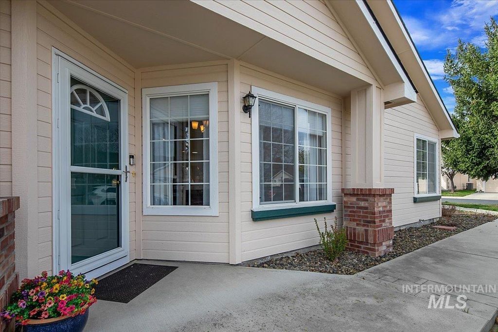 Photo of 2720 N Englewood Way, Meridian, ID 83646 (MLS # 98979467)