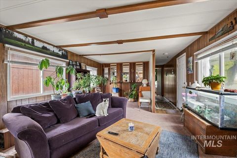 4213 Ray Garden City ID 83714