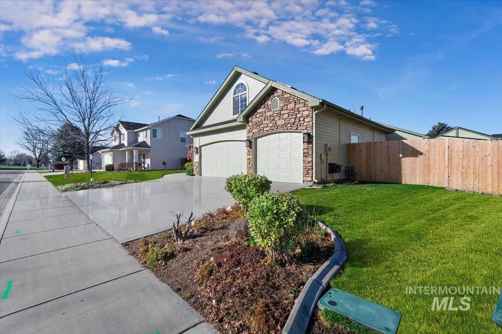 Photo of 3663 N Elsinore Way, Meridian, ID 83646 (MLS # 98977289)