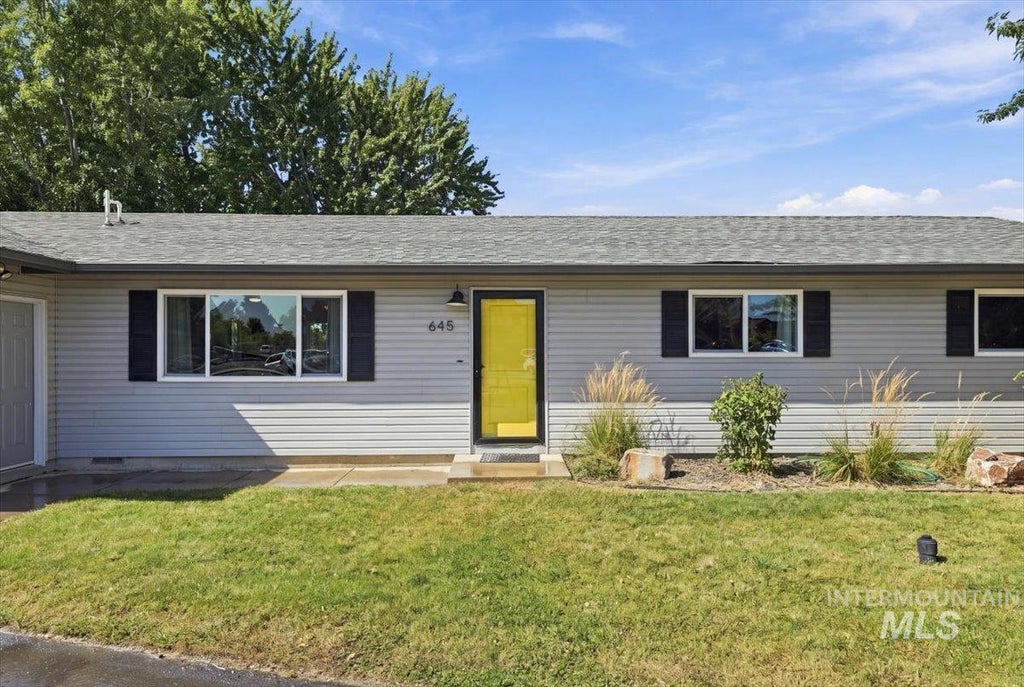 Photo of 645 N Star Rd, Star, ID 83669 (MLS # 99001145)