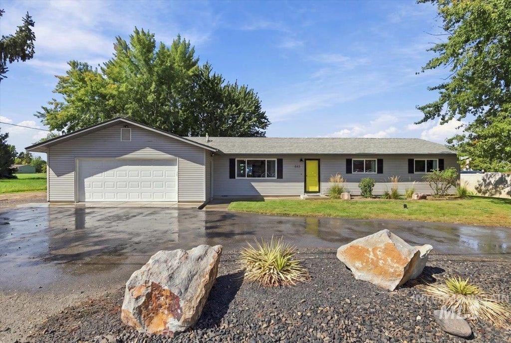 Photo of 645 N Star Rd, Star, ID 83669 (MLS # 99001145)