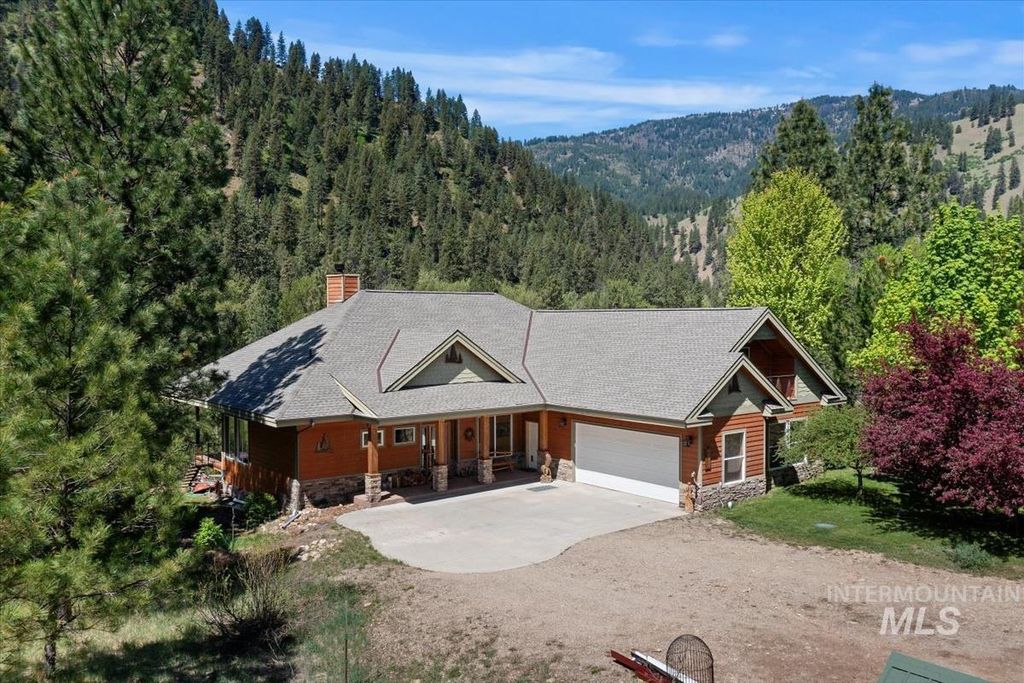 Photo of 32 Coyote Ln, Garden Valley, ID 83622 (MLS # 98946617)