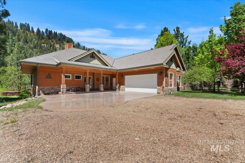 Photo of 32 Coyote Ln, Garden Valley, ID 83622 (MLS # 98946617)