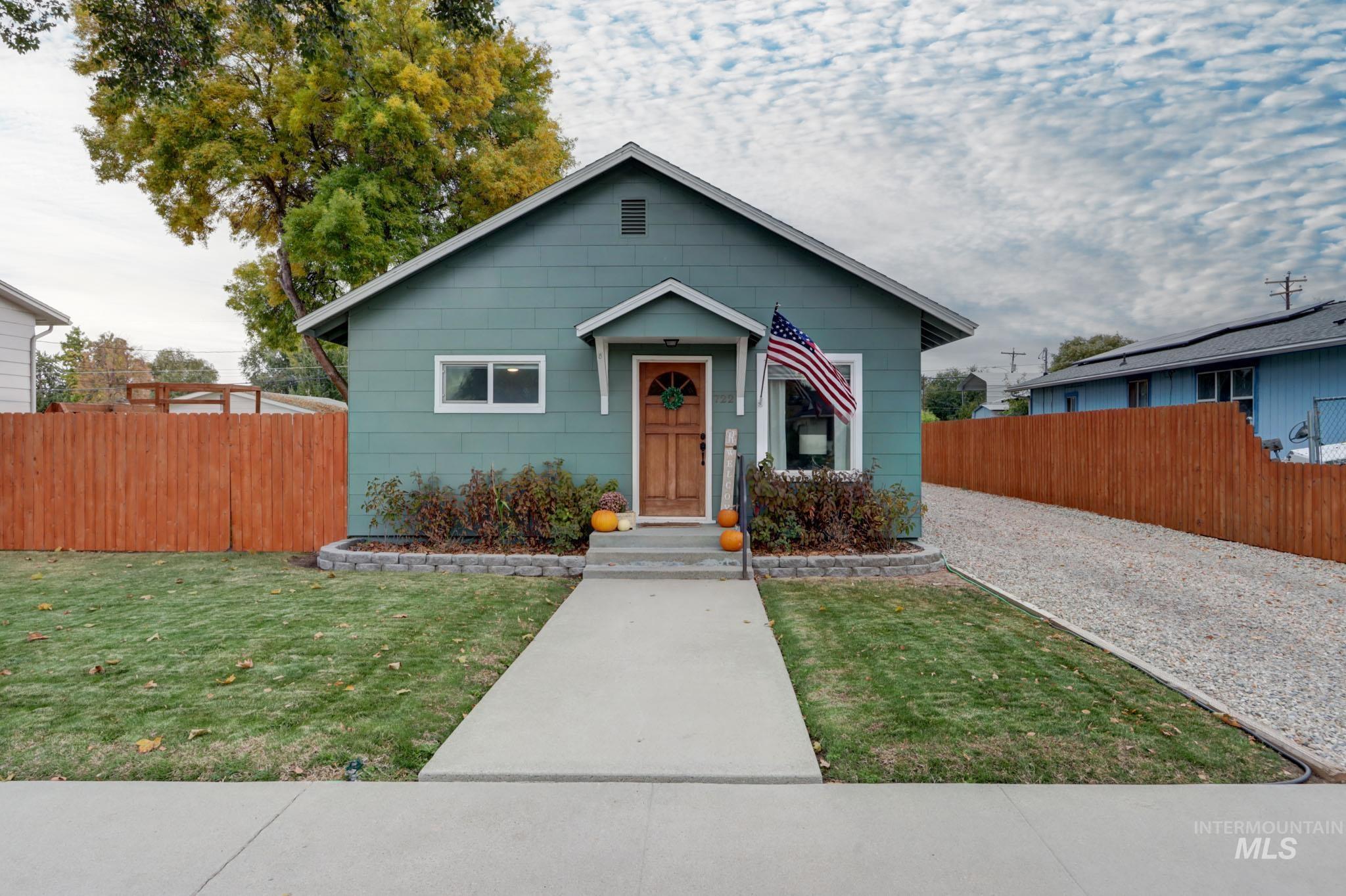 722 E 4th St, Emmett, Idaho image 1