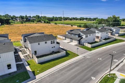 Photo of 2904 Abajo Ln, Caldwell, ID 83605 (MLS # 98965188)