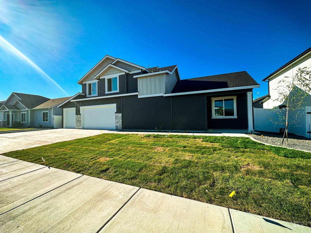 Photo of 2205 Oxon St, Caldwell, ID 83605 (MLS # 98993515)