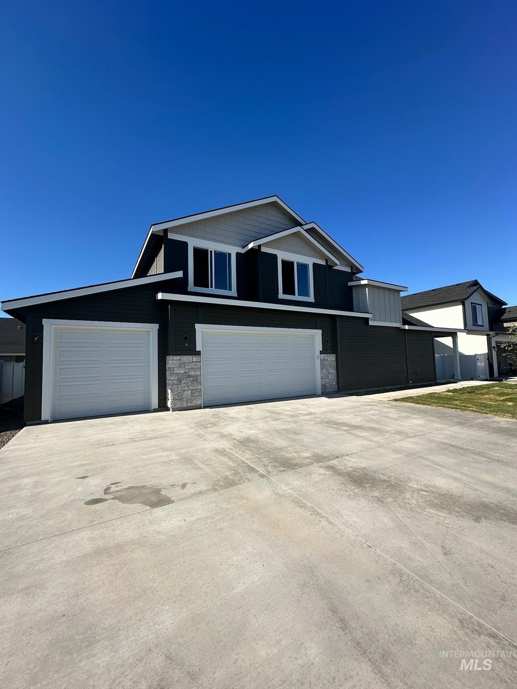 Photo of 2205 Oxon St, Caldwell, ID 83605 (MLS # 98993515)