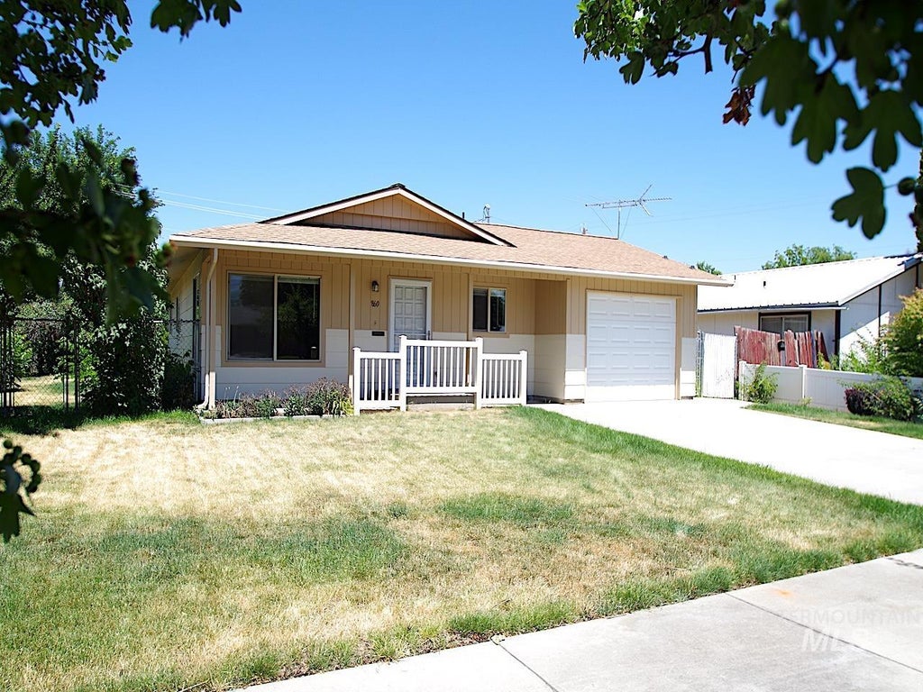 Photo of 860 E Commercial ST, Weiser, ID 83672 (MLS # 98993787)
