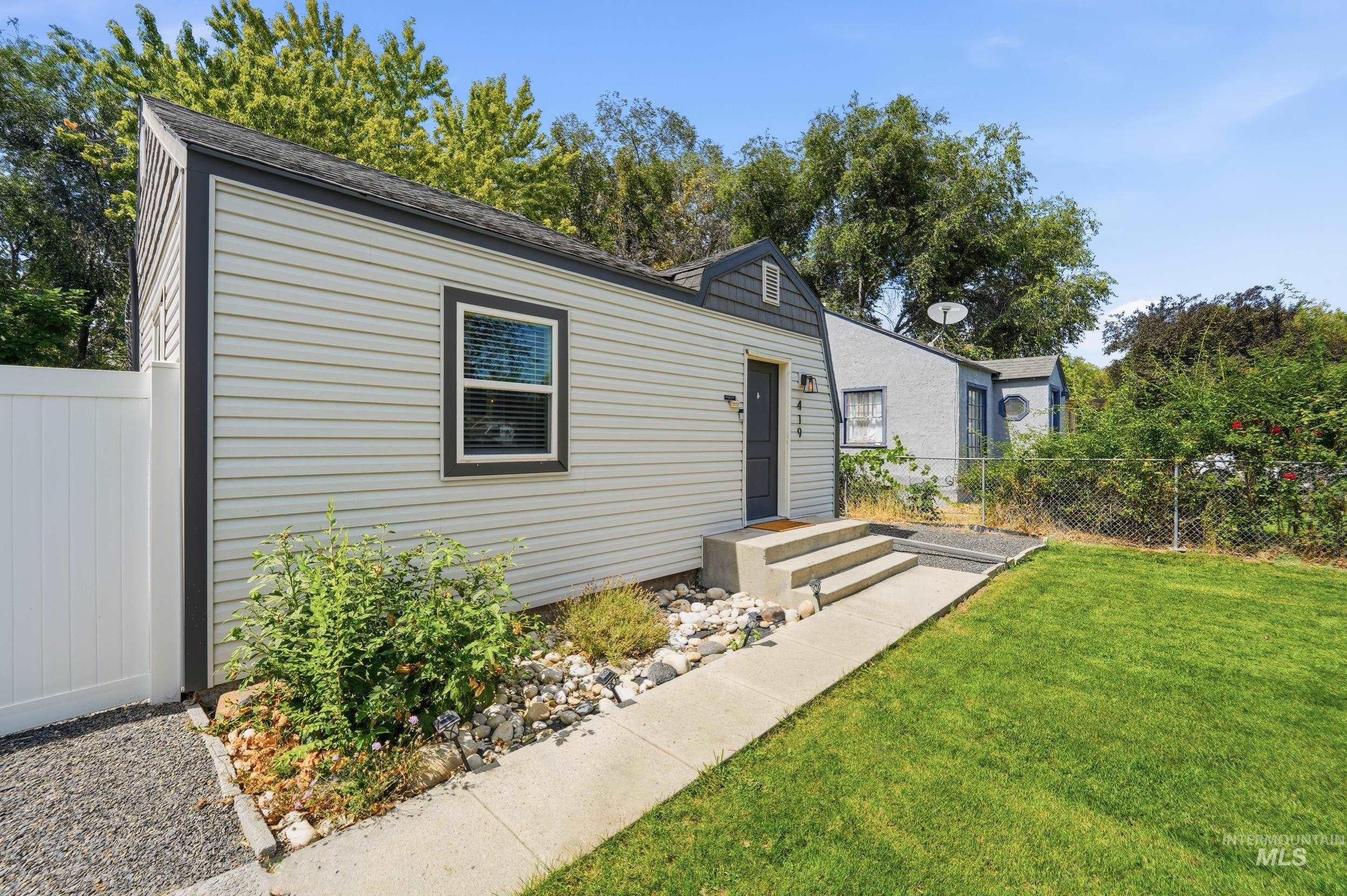 419 S Locust St.