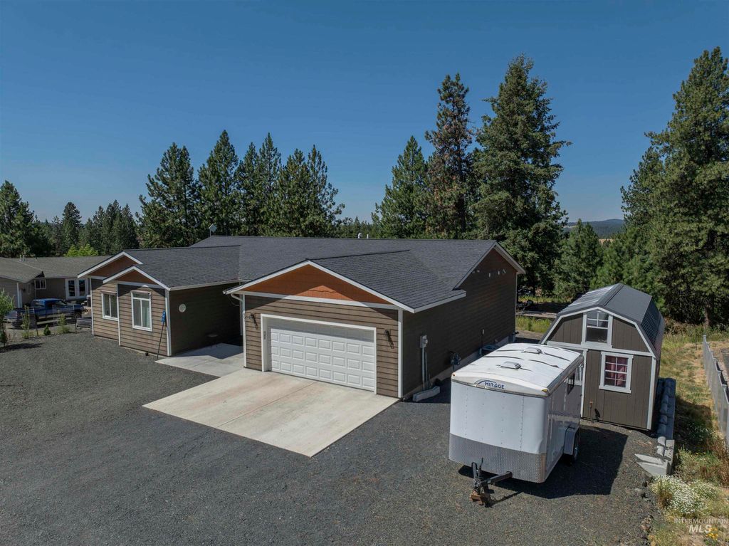 Photo of 801 Washington St, Deary, ID 83823 (MLS # 98956282)