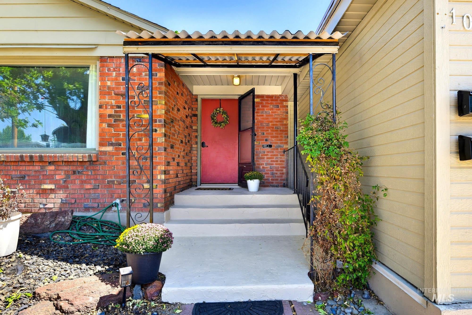 1014 S Stanley