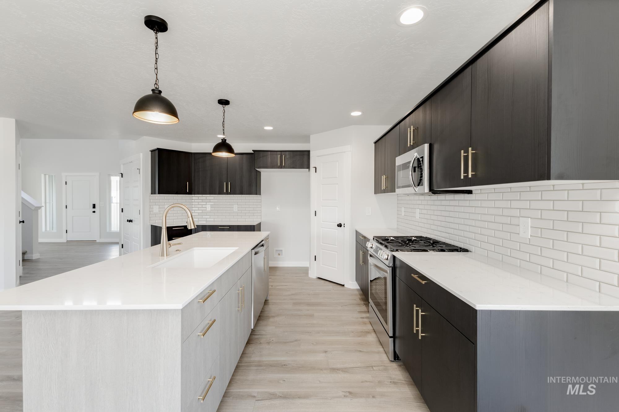 913 E Crab Springs St