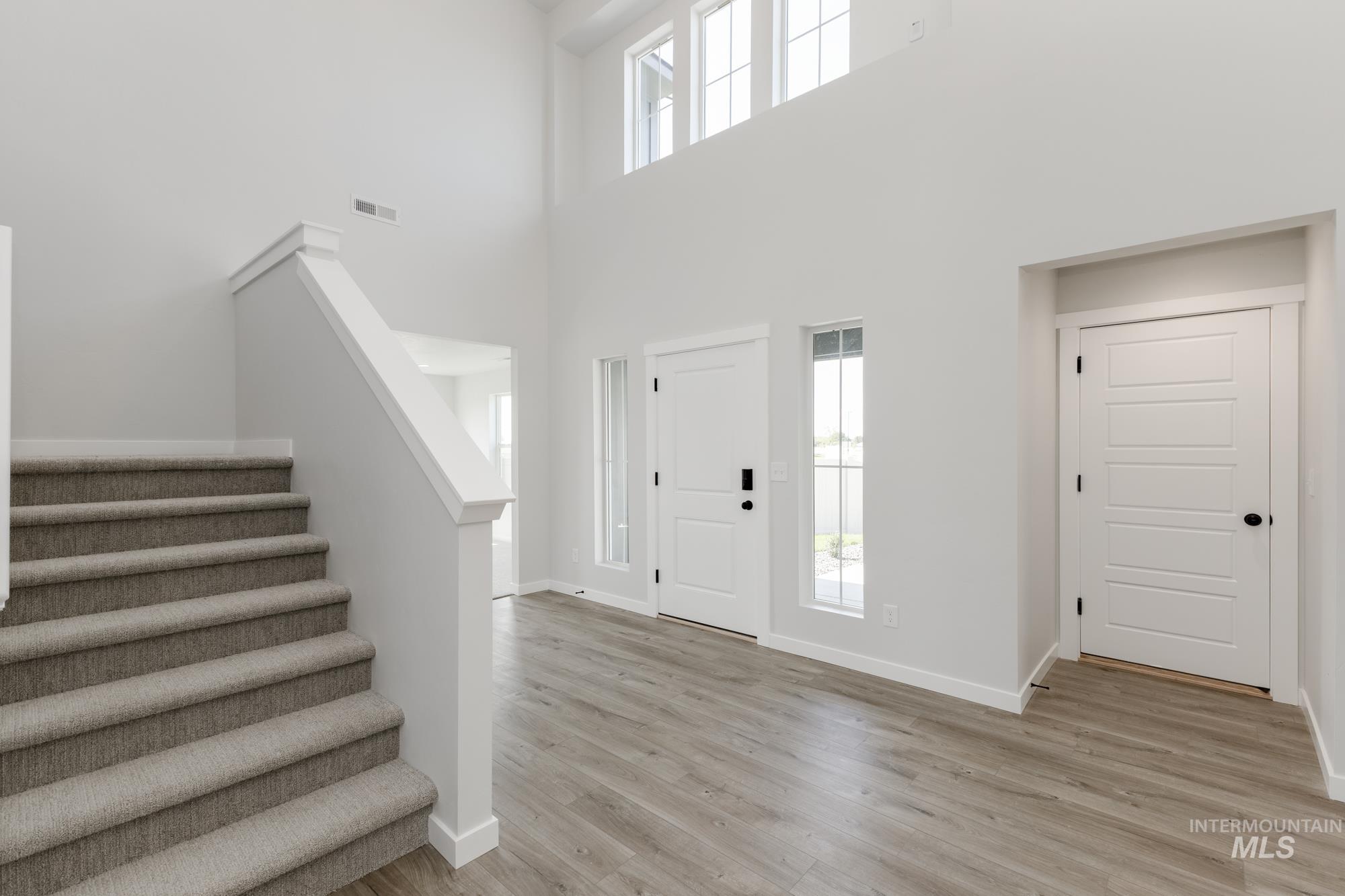 913 E Crab Springs St