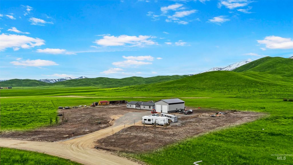 Photo of 161 W Horseshoe Loop, Fairfield, ID 83327 (MLS # 98973575)