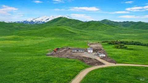 Photo of 161 W Horseshoe Loop, Fairfield, ID 83327 (MLS # 98973575)