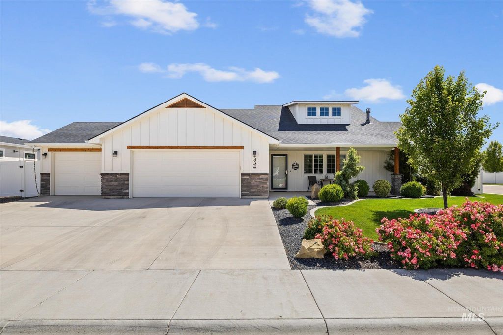 Photo of 334 Grizzly Dr, Fruitland, ID 83619 (MLS # 98990011)