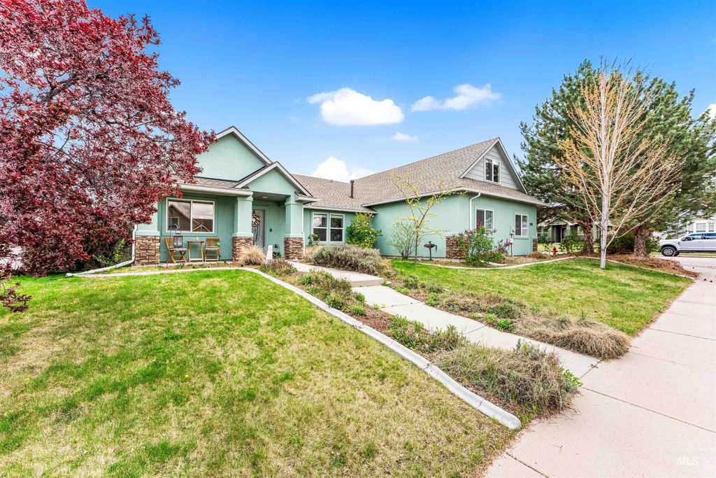 Photo of 1118 Palace Ave, Emmett, ID 83617 (MLS # 98982521)