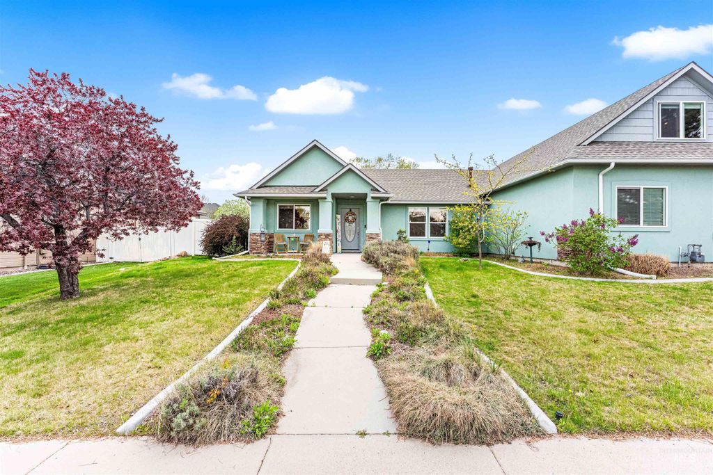 Photo of 1118 Palace Ave, Emmett, ID 83617 (MLS # 98982521)