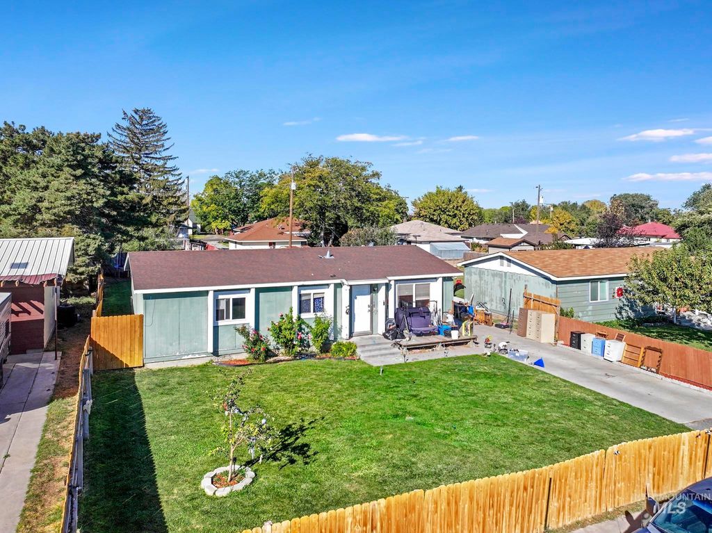 Photo of 944 Kathrine St, Buhl, ID 83316 (MLS # 98964291)