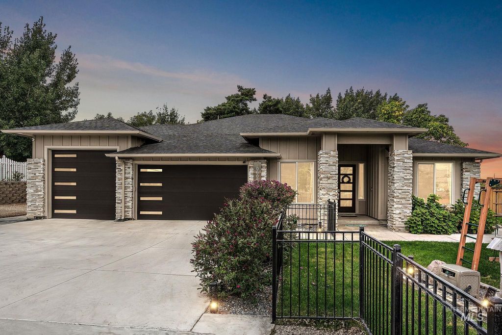 Photo of 10606 W Cruser Dr, Boise, ID 83709 (MLS # 98979605)