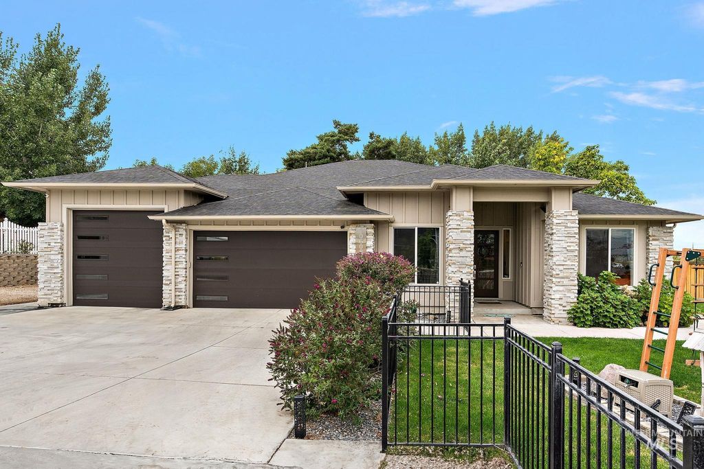 Photo of 10606 W Cruser Dr, Boise, ID 83709 (MLS # 98979605)