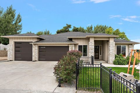 Photo of 10606 W Cruser Dr, Boise, ID 83709 (MLS # 98979605)