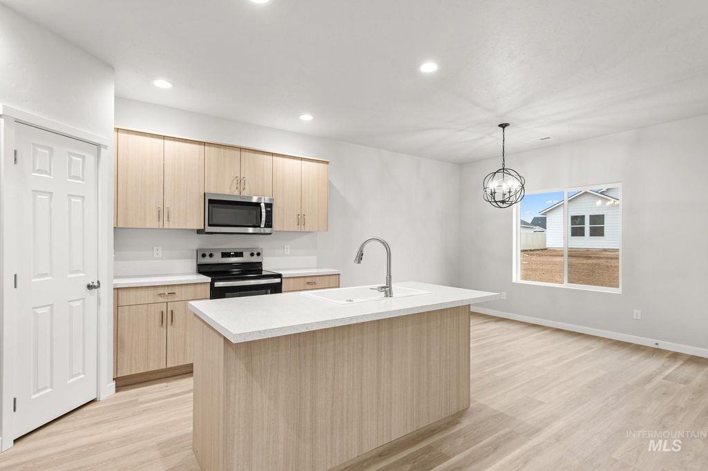 Photo of 13647 Redway Ct, Caldwell, ID 83607 (MLS # 98986289)