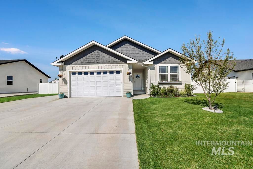 Photo of 1505 Mountain View Dr, Gooding, ID 83330 (MLS # 98984962)