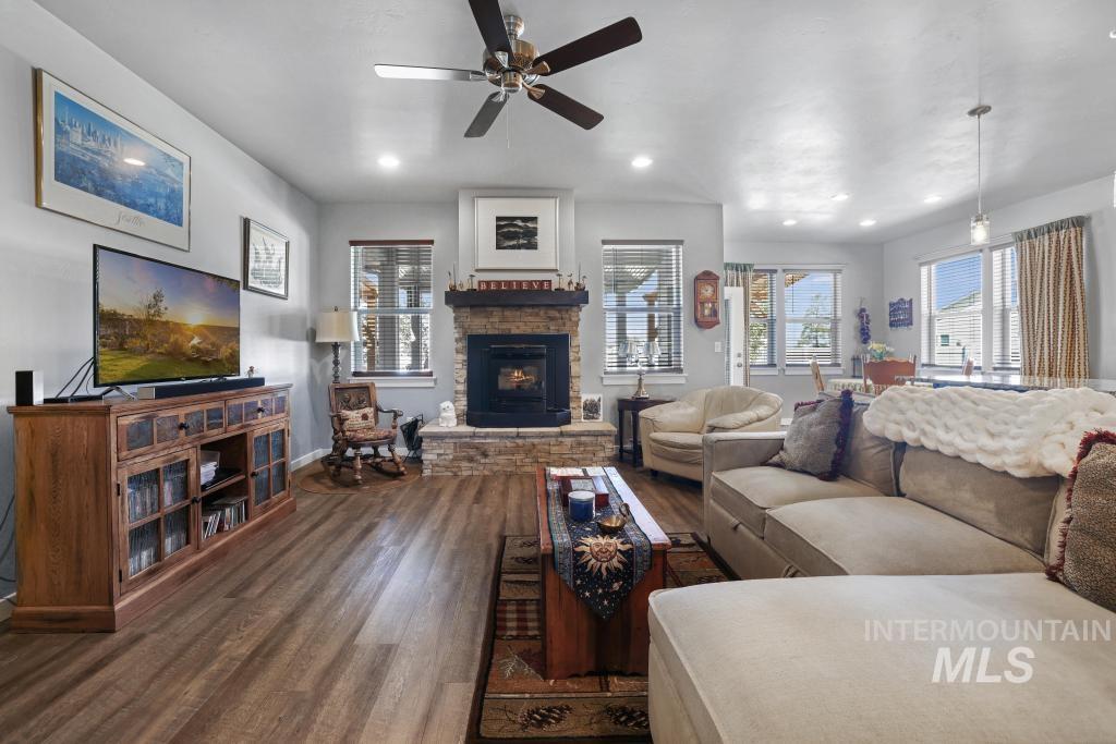 1505 Mountain View Dr