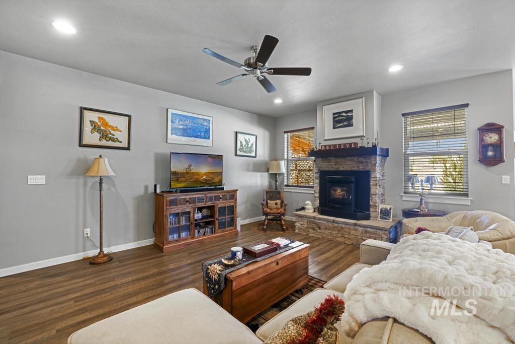 1505 Mountain View Dr