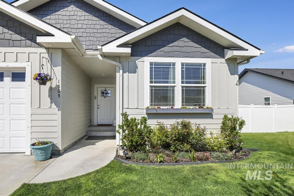 1505 Mountain View Dr
