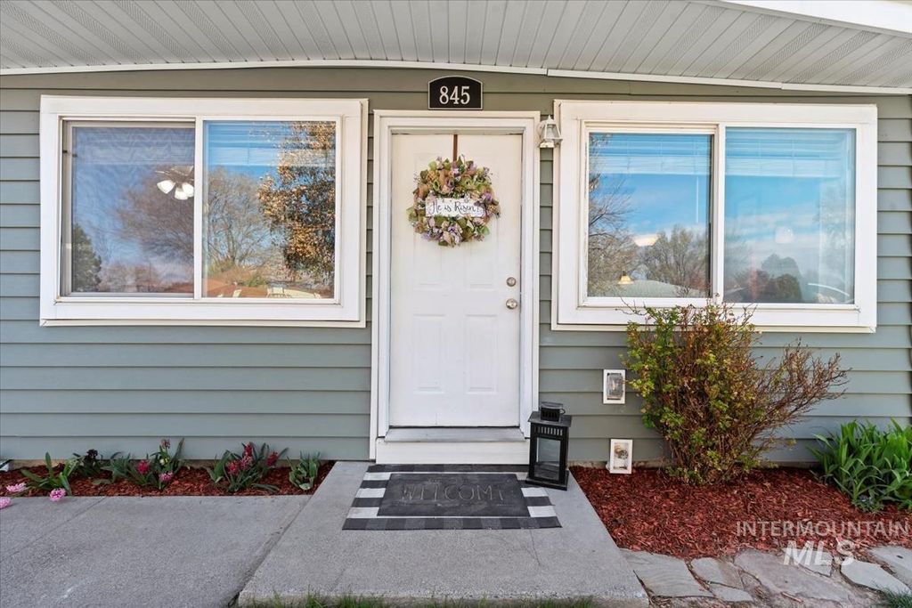 Photo of 845 S 13th E, Mountain Home, ID 83647 (MLS # 98963935)