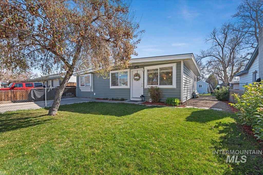 Photo of 845 S 13th E, Mountain Home, ID 83647 (MLS # 98963935)