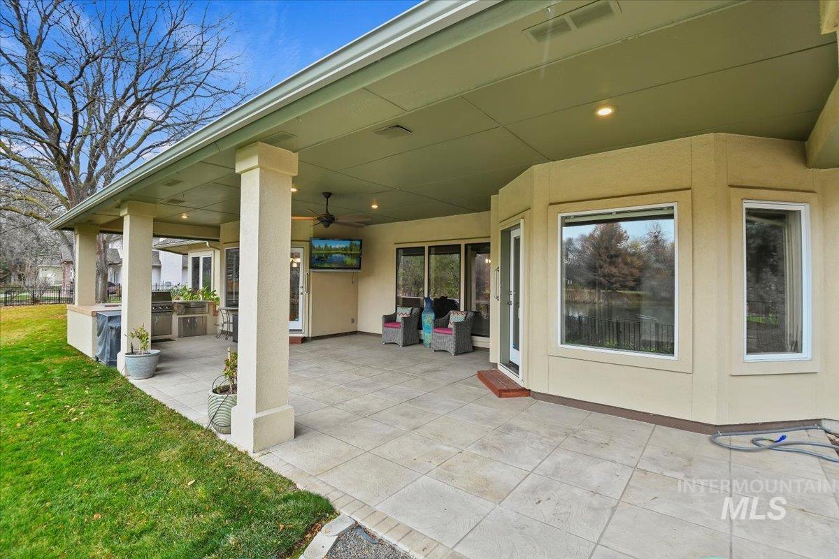View of patio / terrace with exterior kitchen and ceiling fan