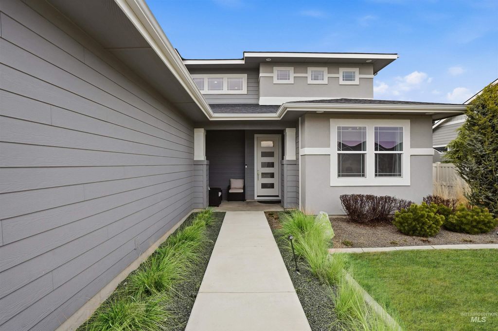 Photo of 868 W Grassland St, Middleton, ID 83644 (MLS # 98977950)