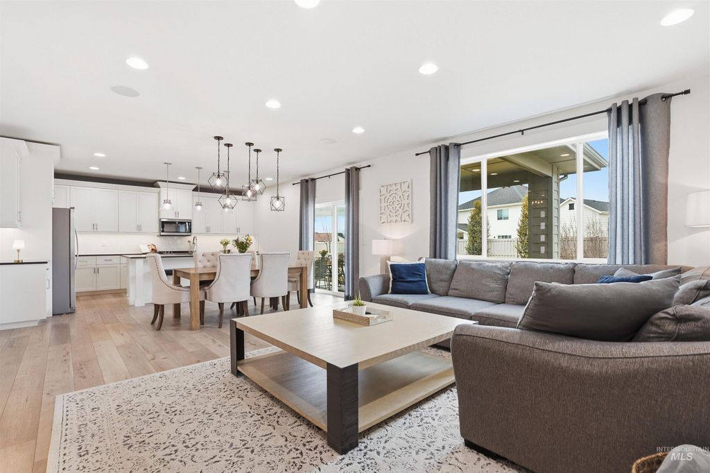 Photo of 868 W Grassland St, Middleton, ID 83644 (MLS # 98977950)