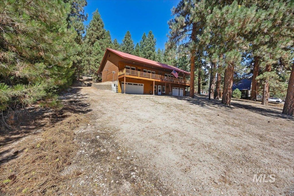 Photo of 4389 N Pine Featherville Rd, Featherville, ID 83647 (MLS # 98999926)