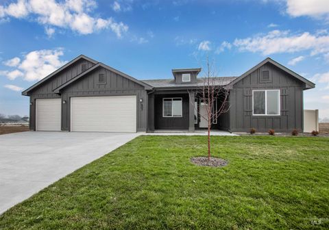 Photo of 607 Fallen Leaf Ave, New Plymouth, ID 83655 (MLS # 98967009)