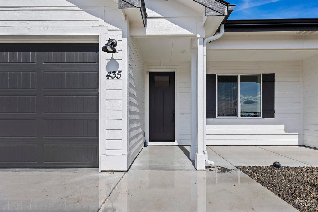 Photo of 607 Fallen Leaf Ave, New Plymouth, ID 83655 (MLS # 98967009)