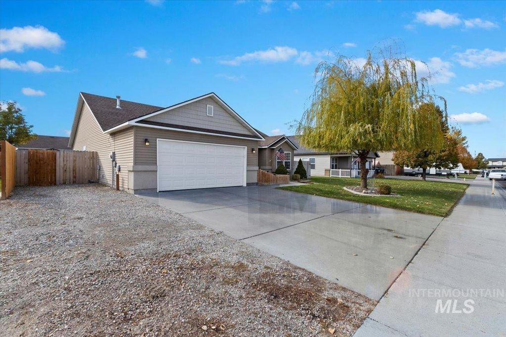 Photo of 1511 Cayuse Creek Dr, Kimberly, ID 83341 (MLS # 98966201)