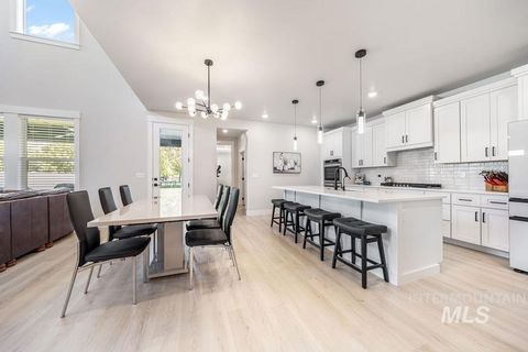 324 S Quincannon Ln Star ID 83669
