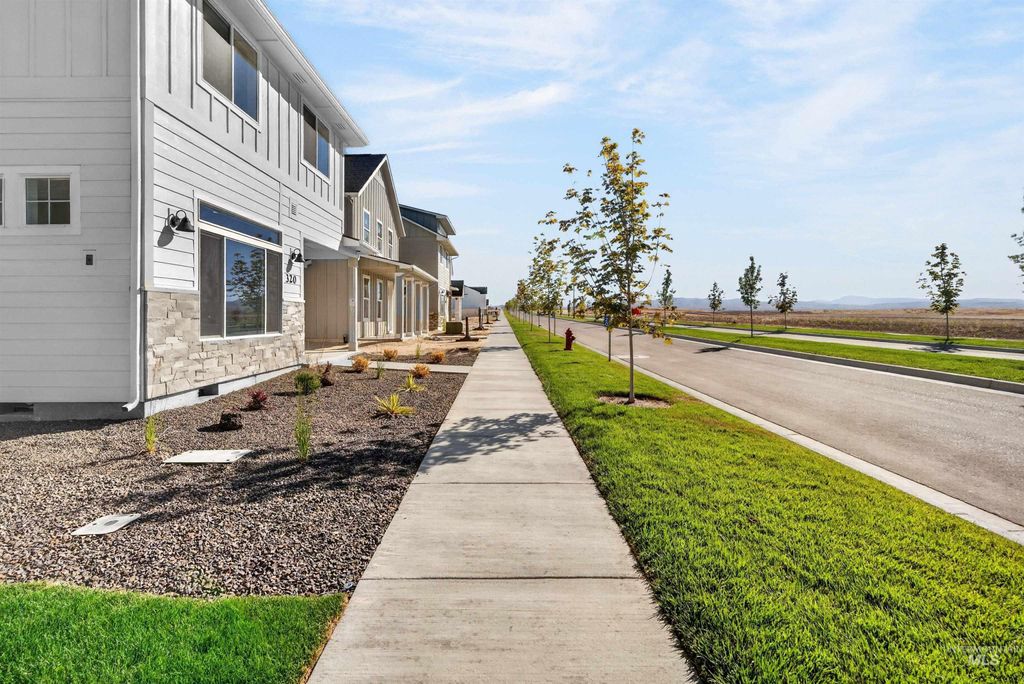 Photo of 320 E Mayfield Springs Blvd, Boise, ID 83716 (MLS # 98990403)