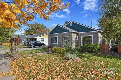 Photo of 118 Taylor St, Twin Falls, ID 83301 (MLS # 98966218)