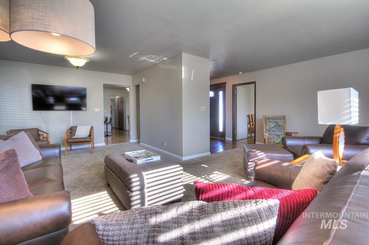 585 S Park Boulevard