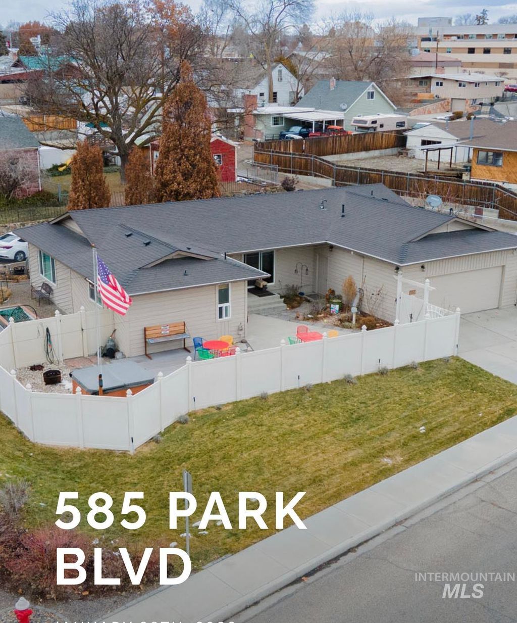 Photo of 585 S Park Boulevard, Ontario, OR 97914 (MLS # 98968868)