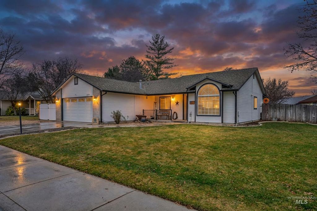 Photo of 1127 E Egret Dr, Meridian, ID 83642 (MLS # 98972298)
