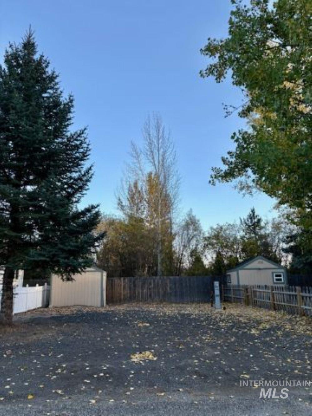 514 Sawyer St F49