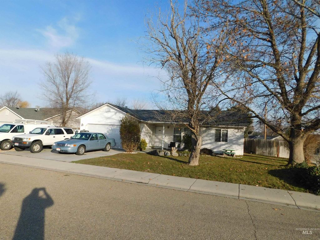 Photo of 1416 Sunflower Court, Nampa, ID 83686 (MLS # 98971646)